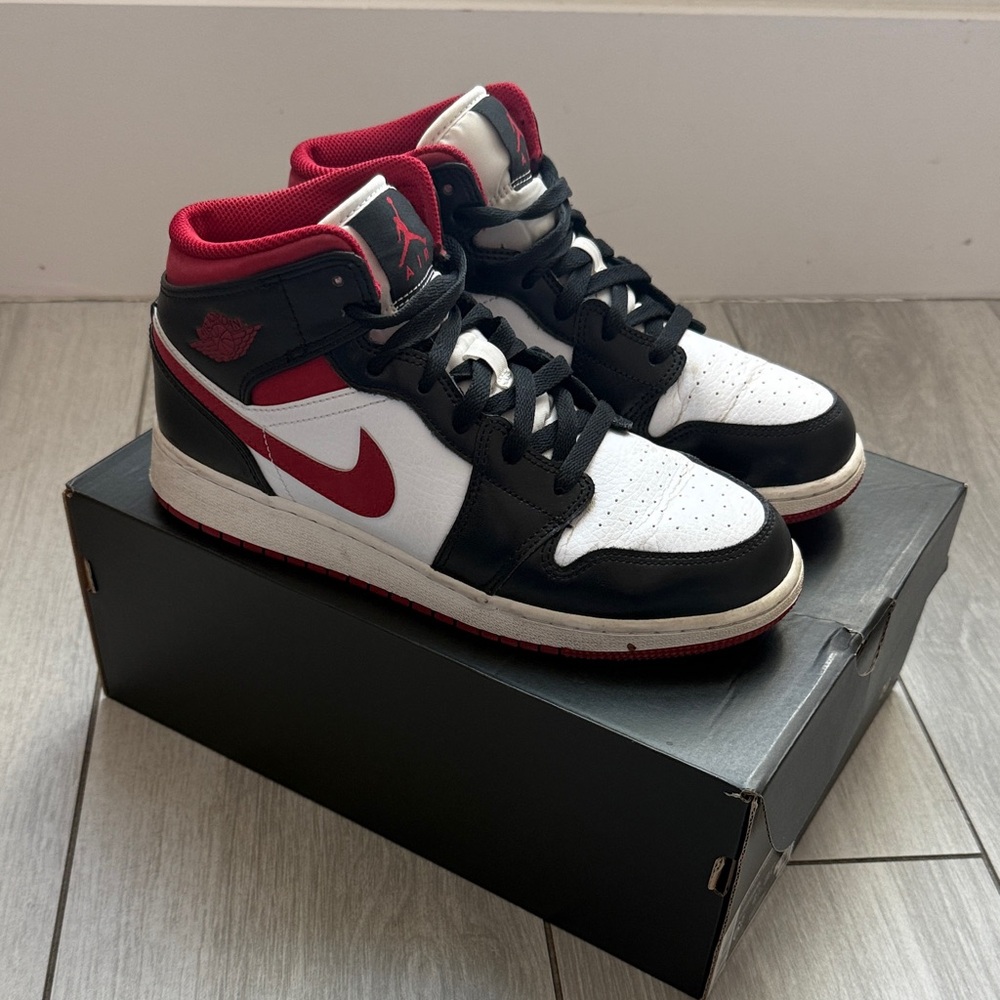 Jordan 1 Mid Gym Red Black White (GS) Youth 6.5